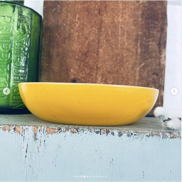 Vintage Fire King Ovenware (USA) 14 Deep Yellow Shallow Milk Glass Bowl - Picture 4 of 10